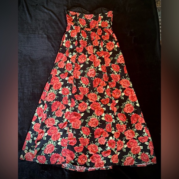 NWT Forever 21 Flowy Floral Strapless Dress. Red/L - Picture 2 of 8